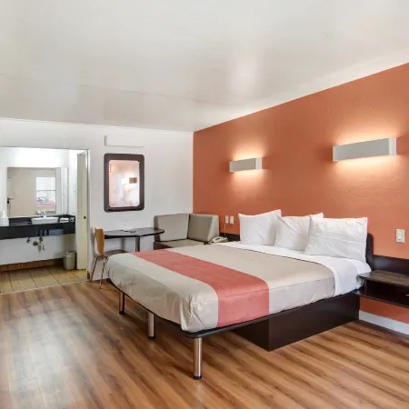 Motel 6 Dallas, TX - Forest Lane