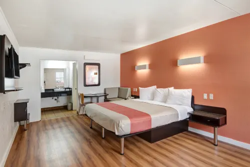 Motel 6 Dallas, TX - Forest Lane Hotels in Farmers Branch
