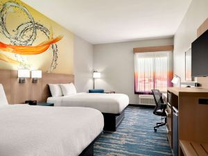 La Quinta Inn & Suites by Wyndham San Antonio Seaworld/Lafb