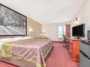 Super 8 by Wyndham Vincennes