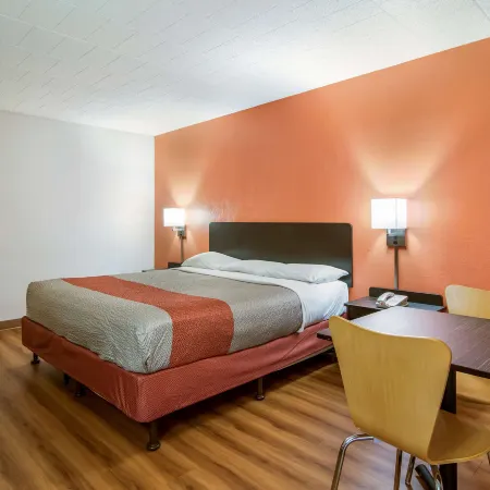 Motel 6 New Stanton, PA