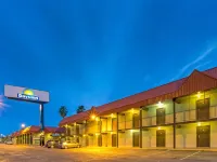 圖森市中心紅獅套房飯店 Tucson Convention Center附近的飯店