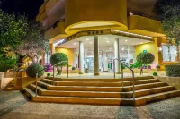 Sagitario Playa Hotel in zona Cala Blanca Beach