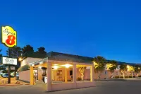 Super 8 by Wyndham Alamogordo/White Sands Hotels near White Sands National Park