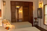 Bluff Beach Retreat Hotels in 