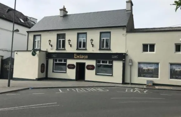 埃温斯酒吧及自助式住宿