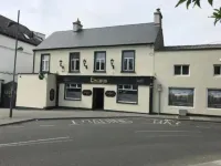 Ewings Bar & Self-Catering Accommodation