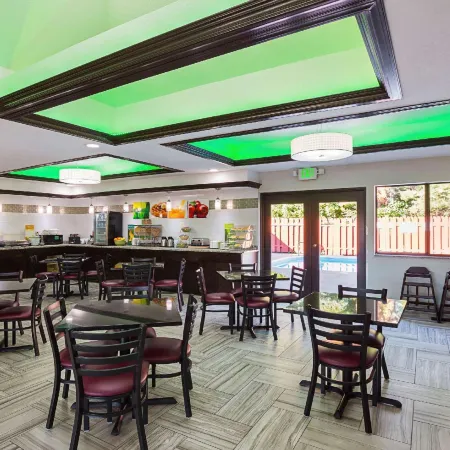 AmericInn by Wyndham Holland MI