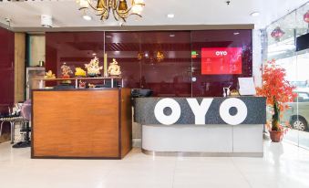 OYO 416 Lucky Hotel