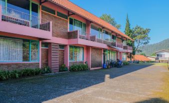 RedDoorz Syariah Near Kopeng Treetop Adventure