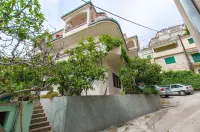 Apartment Zvone - parking