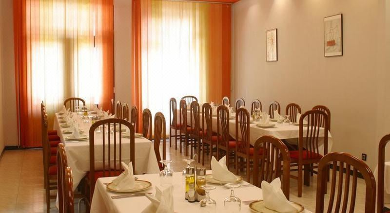 4. Hotel Fa..