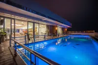 Vinh Hoang Hotel - parking