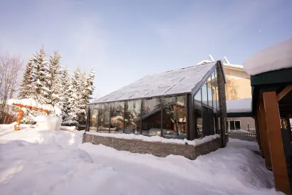 Pike's Waterfront Lodge