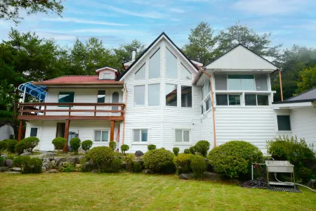 Pyeongchang the Meomum Pension Отели рядом с достопримечательностью «Korea Botanic Garden»