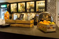 Home Hotel Uman - Frühstück