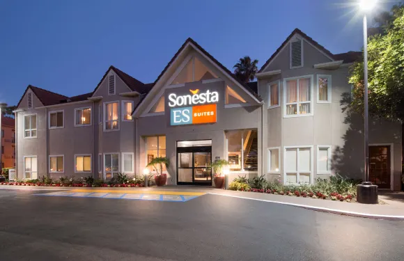 方廷瓦利亨廷頓海灘索內斯塔ES套房酒店