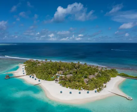 Naladhu Private Island Maldives Отели рядом с достопримечательностью «Анантара Дхигу Мальдивы Resort»