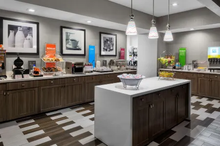 Hampton Inn & Suites Los Angeles/Hollywood