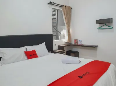 RedDoorz Plus Near Lippo Plaza Yogyakarta Hotels in Gondokusuman