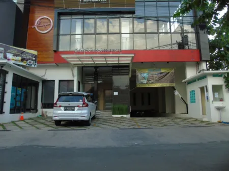 OYO Flagship 2124 Kars Inn Semarang