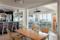 Surfside Beach Oceanfront Hotel - bar