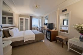 North Point Hotel