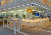 The Beachfront Hotel Adult Only 16 Plus - bar