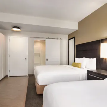 Residence Inn by Marriott New York JFK Airport Отели рядом с достопримечательностью «Железнодорожная станция JFK Air Train»
