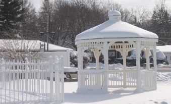 Glass House Inn Erie Near I-90 & I-79