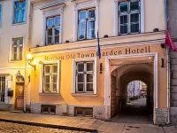Meriton Old Town Garden Hotel Hotels near Tornide Park