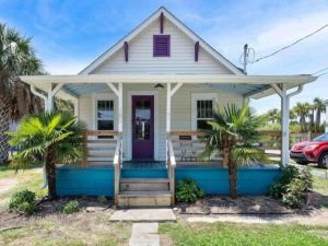 Coastal Classic 2 Bedroom Cottage by Redawning