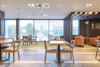 Premier Inn Wokingham Town Centre Hotels near TG Art Gallery