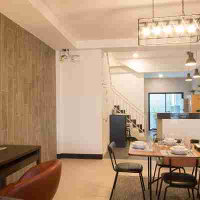 Airee Premier Residence Dining/Meeting Rooms