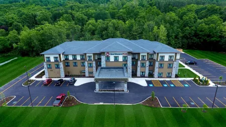 Best Western Plus the Hammondsport Hotel Отели рядом с достопримечательностью «Glenn H Curtiss Museum»