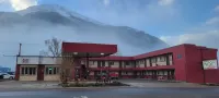 Triangle Motel