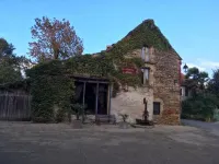 Le Moulin à Huile Hotel dekat Chateau De Grave