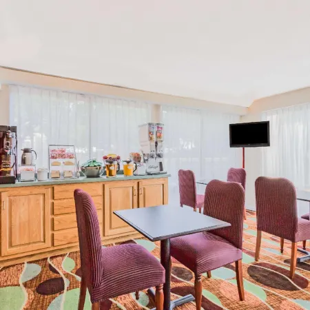 Super 8 by Wyndham Stafford
