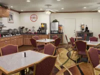 Howard Johnson by Wyndham Oklahoma City Airport/ Fairgrounds Hotels near Athena Mall