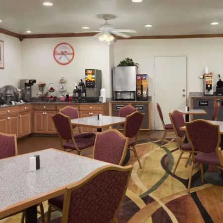 Howard Johnson by Wyndham Oklahoma City Airport/ Fairgrounds