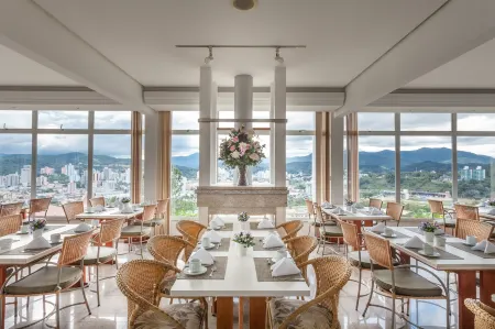 Monthez Hotel & Eventos