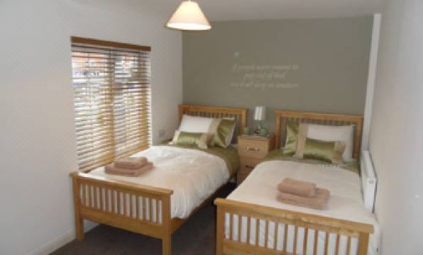 The Corner House Hotel - Housity