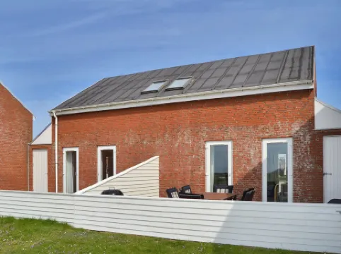 "Arabella" - 2.3km from the Sea