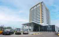 Hotel Holiday International - parkir