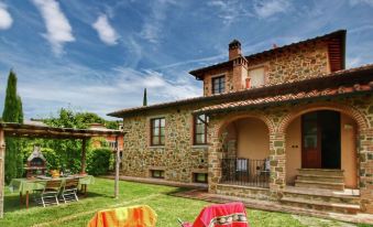 Tuscan Style Apartment with View of the Hills