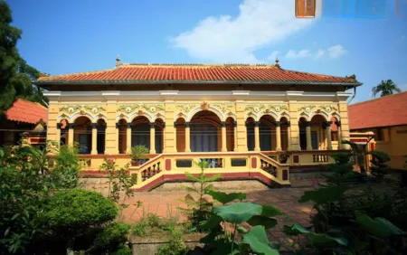 Iris Hotel