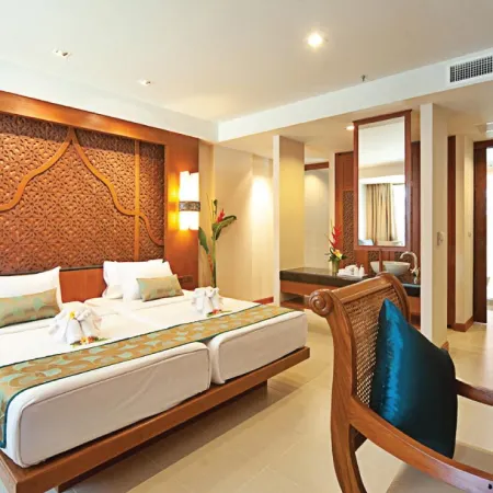 Rawai Palm Beach Resort Отели рядом с достопримечательностью «Мыс Промхтеп»