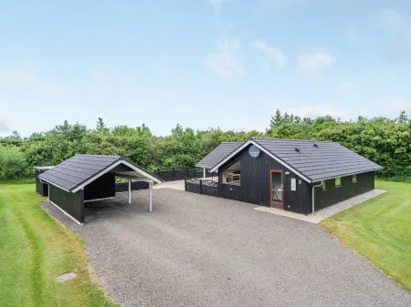 "Chermeine" - 1.2km to the Fjord Отели в г. Hemmet