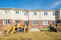 New 3Br Townhouse, Minutes to Niagara Falls and Brock University by Globalstay فنادق في Niagara Regional Municipality