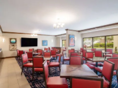 エコノ ロッジ イン & スイーツ フォーリー - ノース ガルフ ショアーズ フォーリーのホテル